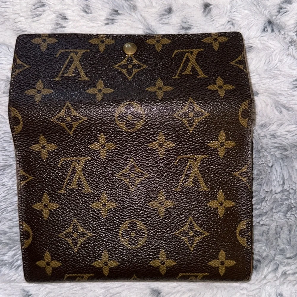 Men’s or Women’s Vintage Lous Vuitton Large International Wallet! Preloved! 🔥🔥